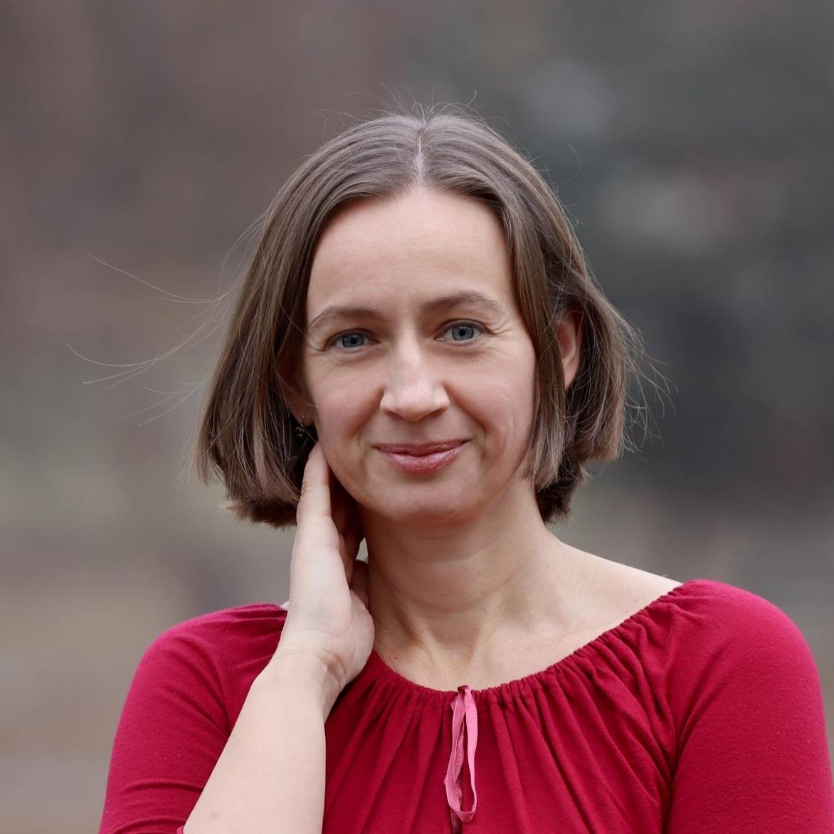Lektor eva téglássy